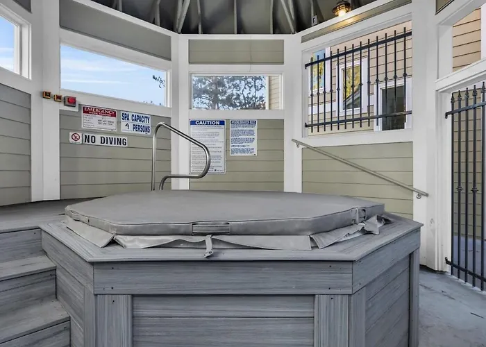 2 Bdr Townhome With Lots Of Charm Free Parking