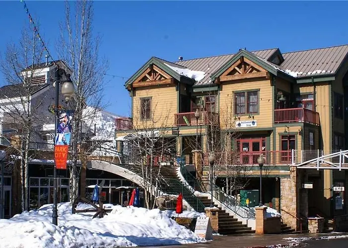 Walk To Main Street - Walk To Town Ski Lift Access, Hot Tub, Perfect Location!